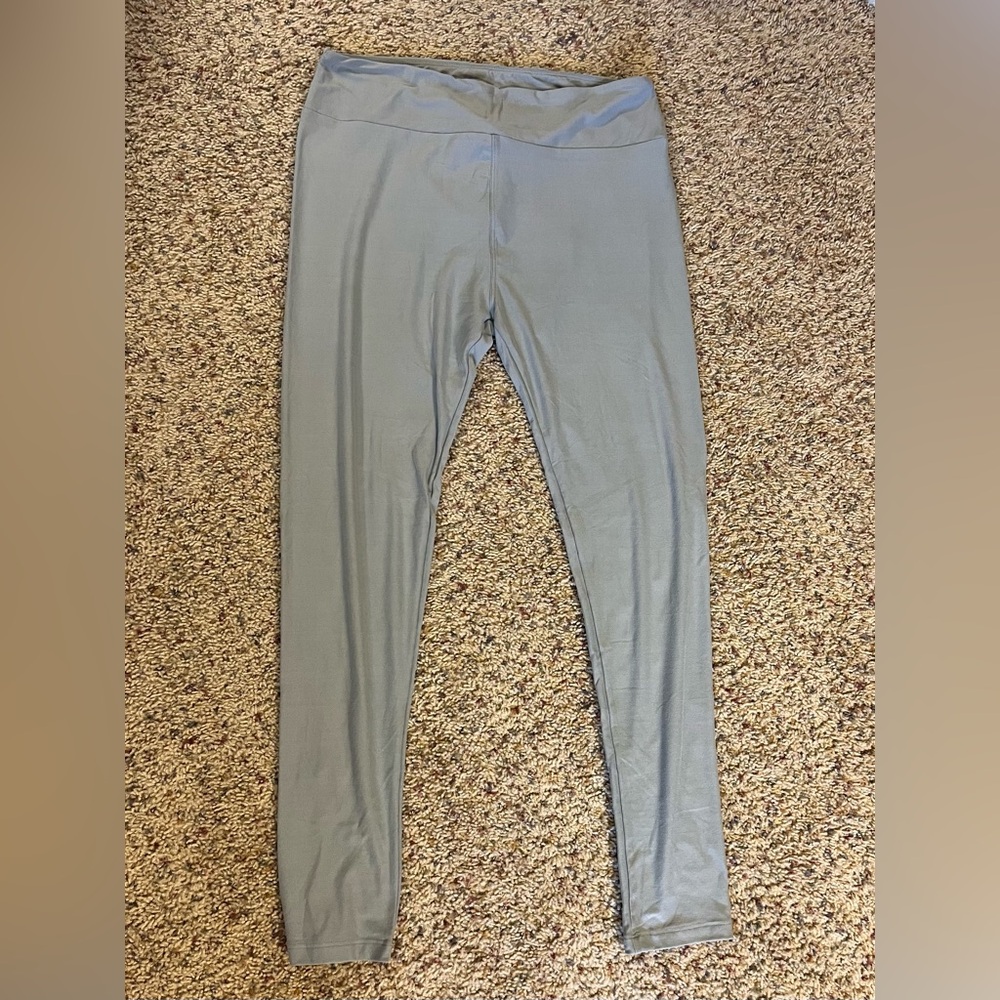 Lularoe leggings “tall and curvy” - pale blue grey